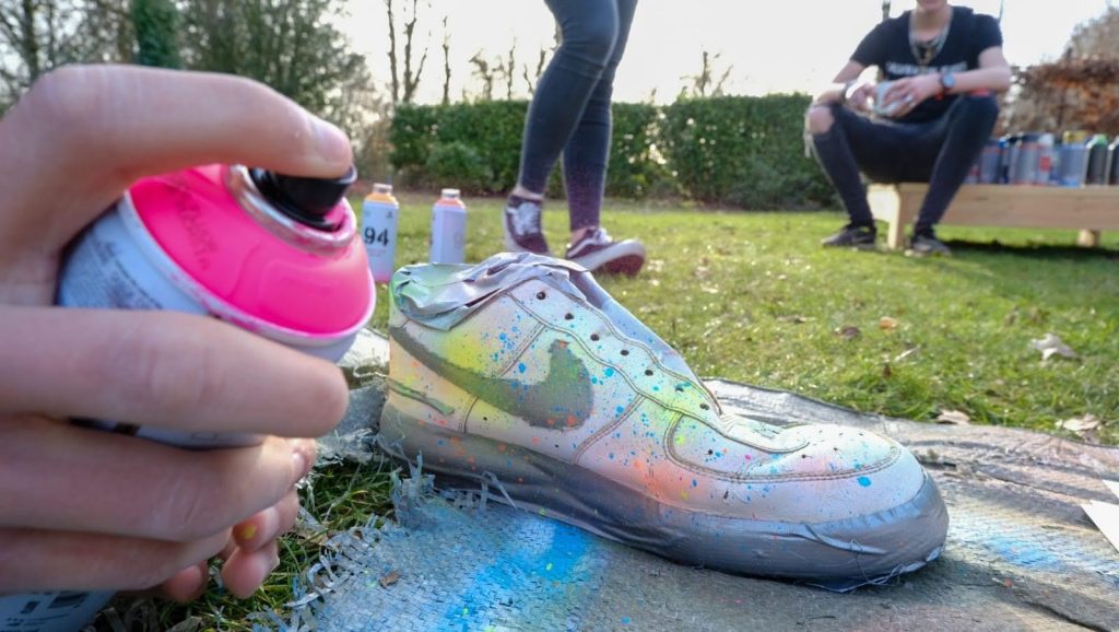 Schoenen versieren met graffiti